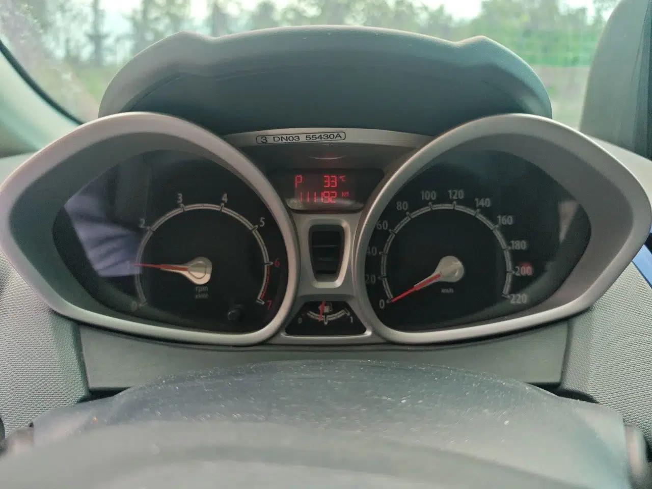 Ford Fiesta 2012 Hatchback 1.5L Automatic Dynamic Limited Edition — миниатюра 12