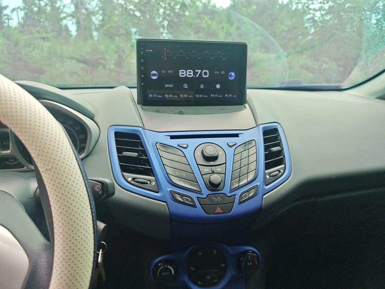 Ford Fiesta 2012 Hatchback 1.5L Automatic Dynamic Limited Edition — миниатюра 14