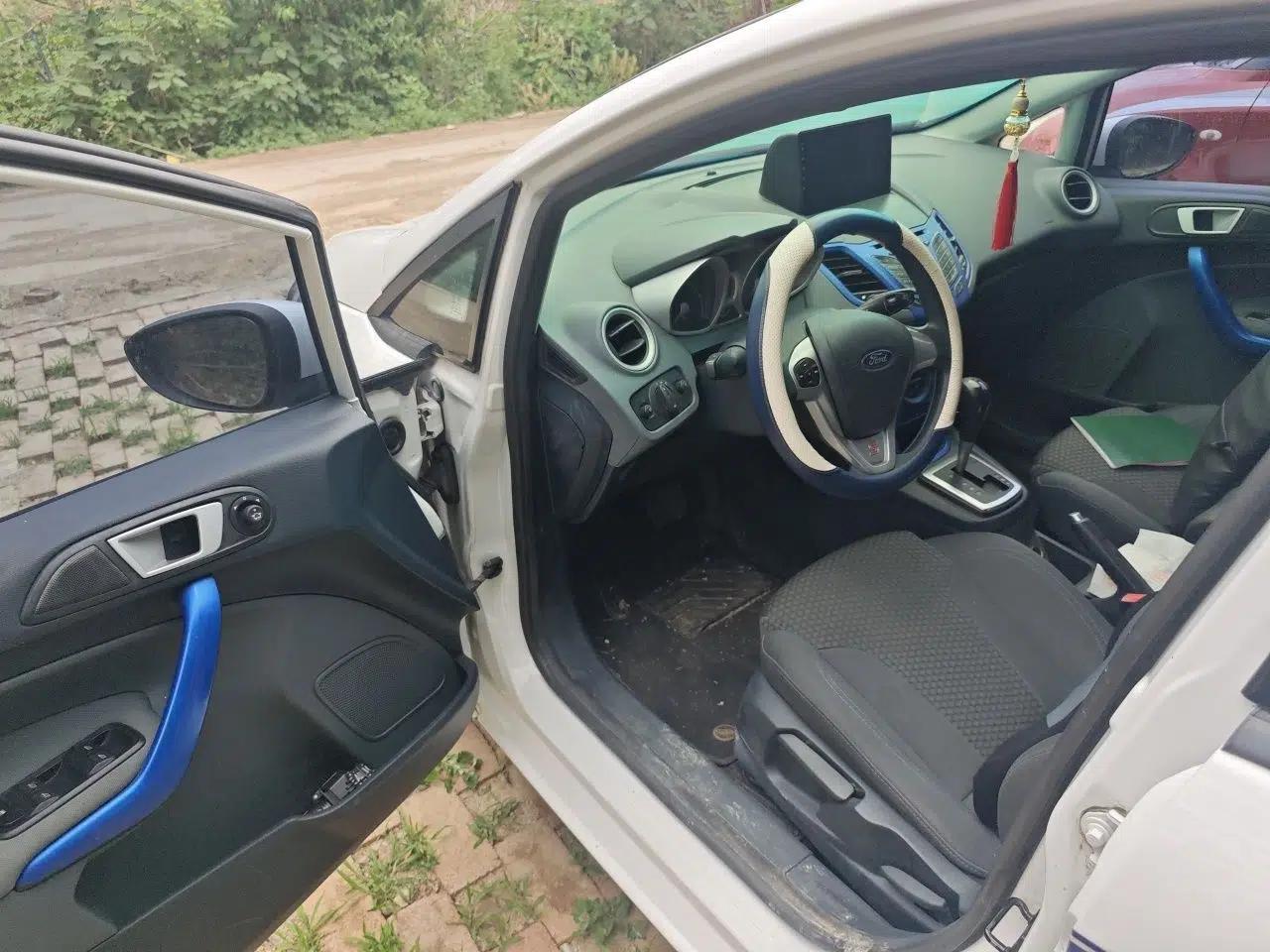 Ford Fiesta 2012 Hatchback 1.5L Automatic Dynamic Limited Edition — миниатюра 17