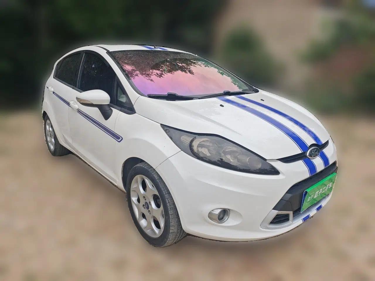Ford Fiesta 2012 Hatchback 1.5L Automatic Dynamic Limited Edition — миниатюра 3