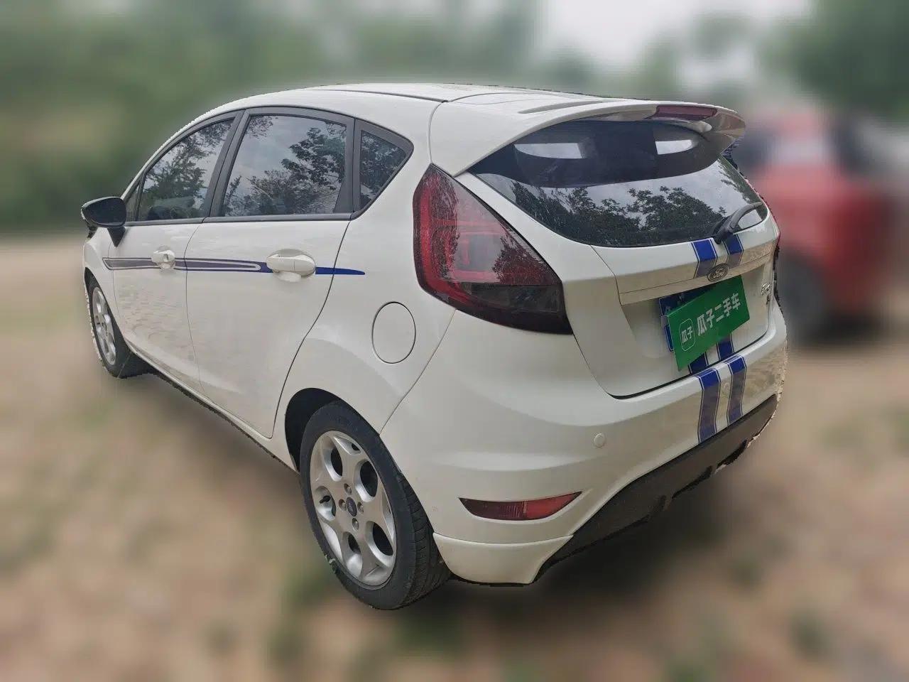 Ford Fiesta 2012 Hatchback 1.5L Automatic Dynamic Limited Edition — миниатюра 4
