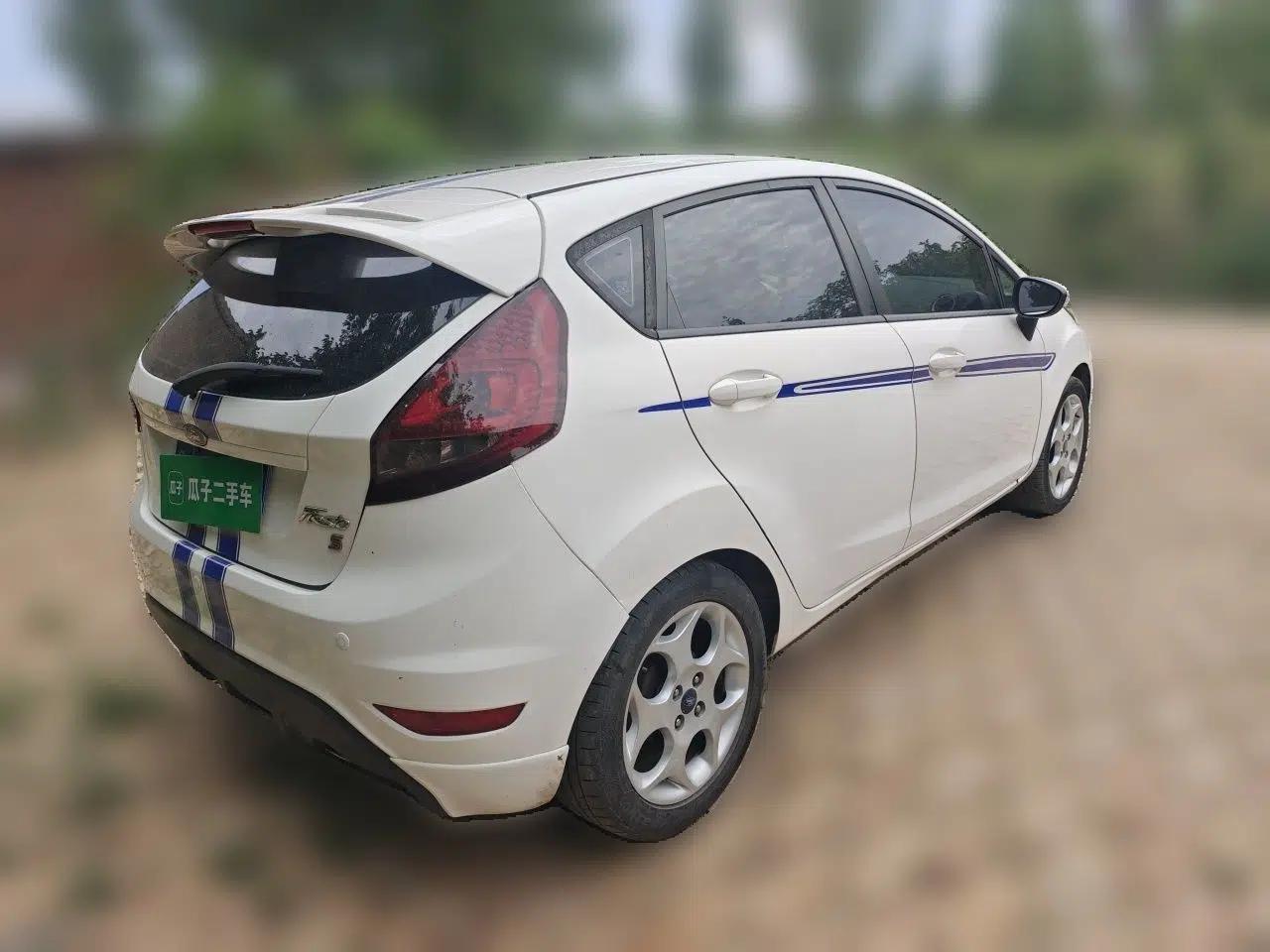 Ford Fiesta 2012 Hatchback 1.5L Automatic Dynamic Limited Edition — миниатюра 6