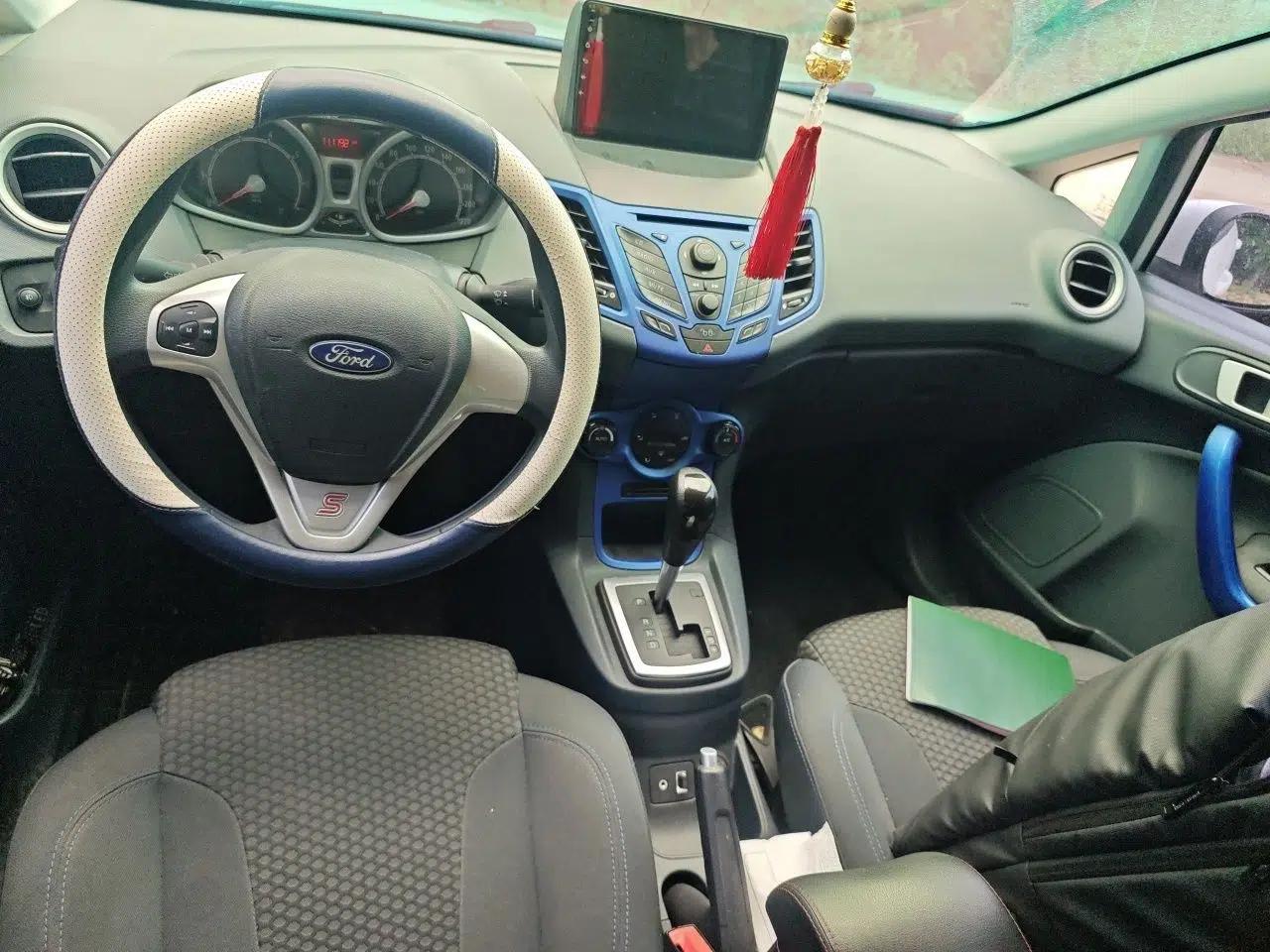 Ford Fiesta 2012 Hatchback 1.5L Automatic Dynamic Limited Edition — миниатюра 10