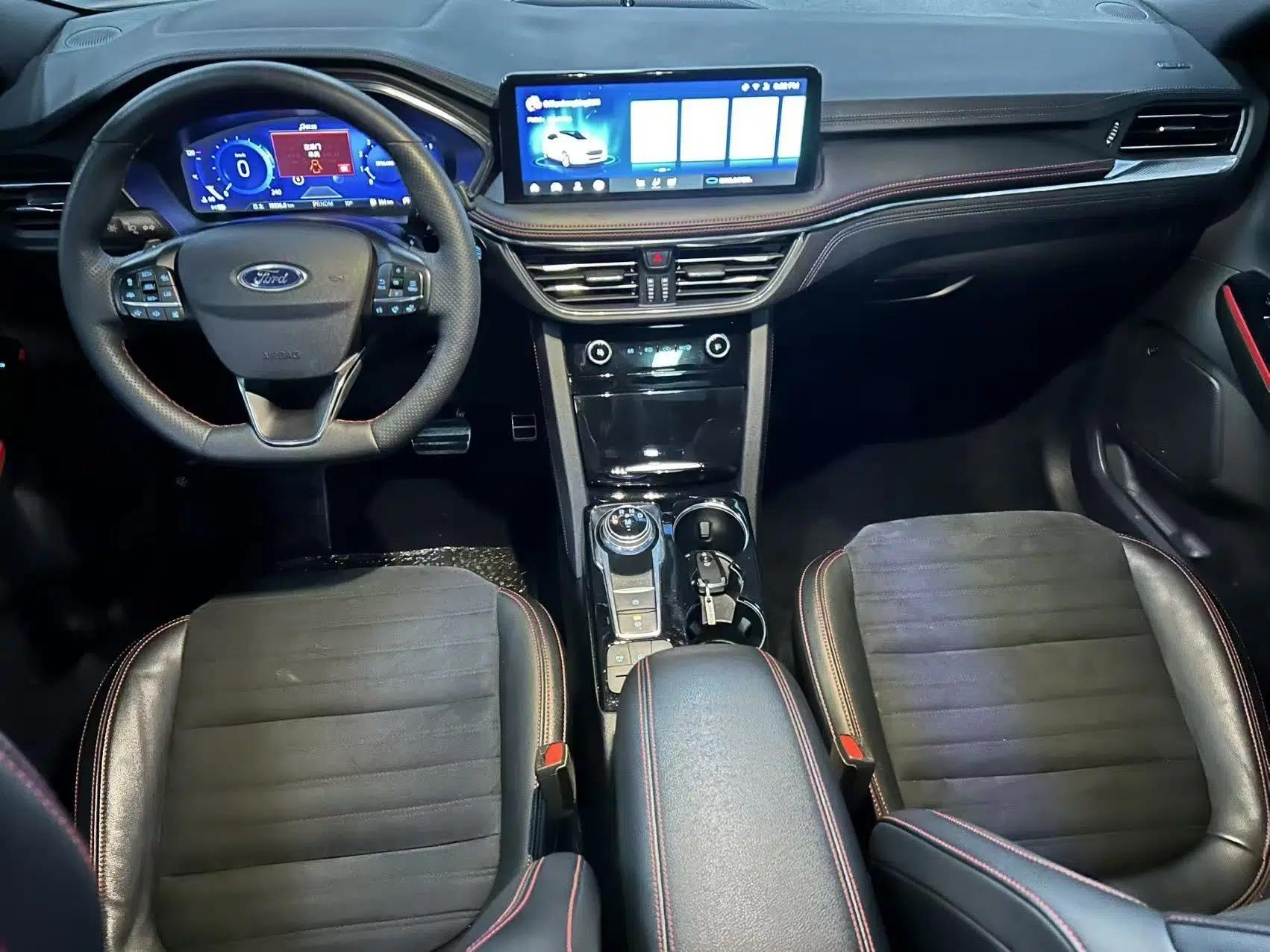 Ford Escape 2024 EcoBoost 245 Four-Wheel Drive ST-Line Pro Trim — миниатюра 13