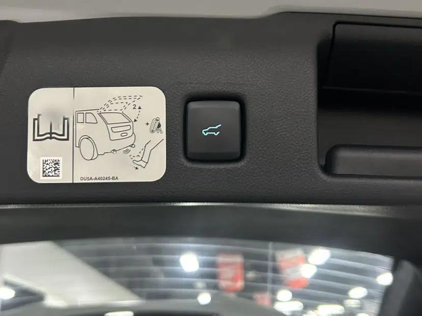 Ford Escape 2024 EcoBoost 245 Four-Wheel Drive ST-Line Pro Trim — миниатюра 18