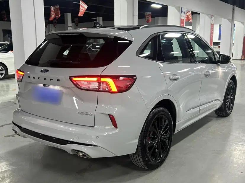 Ford Escape 2024 EcoBoost 245 Four-Wheel Drive ST-Line Pro Trim — миниатюра 8
