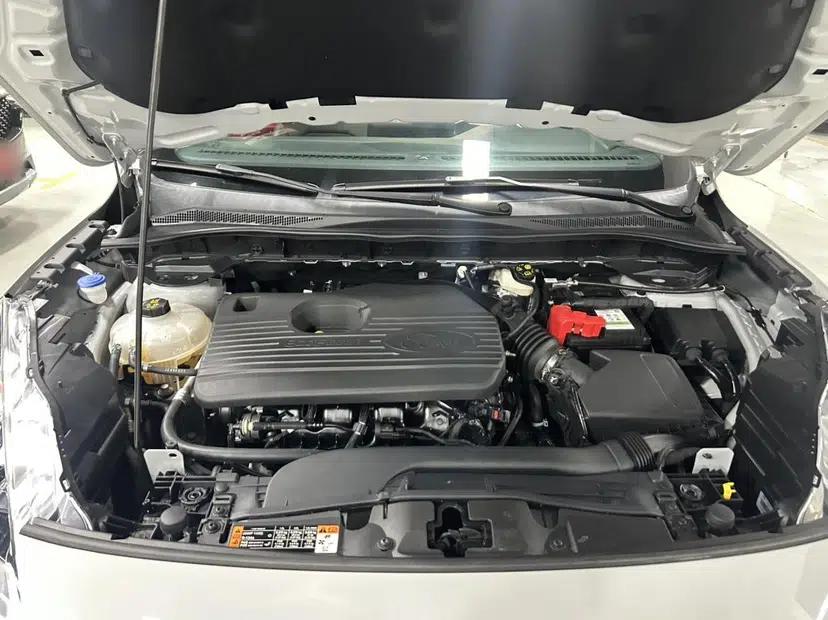 Ford Escape 2024 EcoBoost 245 Four-Wheel Drive ST-Line Pro Trim — миниатюра 10