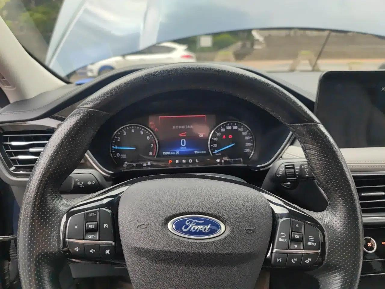 Ford Escape 2020 EcoBoost 245 Four-Wheel Drive Titanium Edition — миниатюра 12