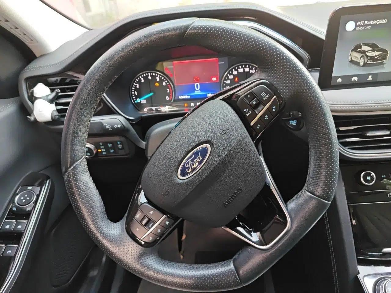 Ford Escape 2020 EcoBoost 245 Two-Wheel-Drive Titanium Edition — миниатюра 11