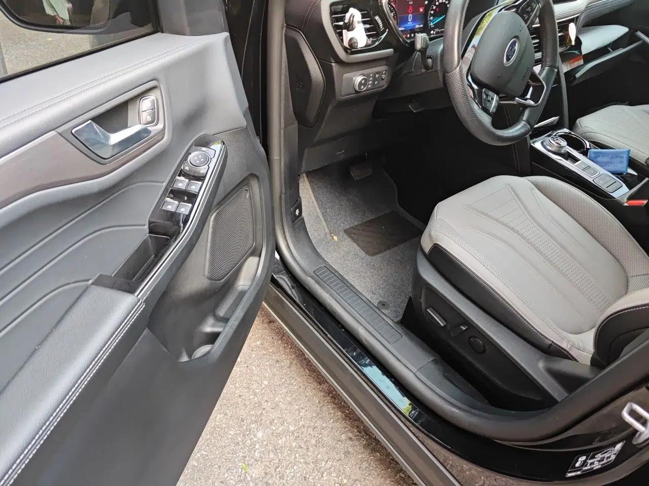 Ford Escape 2020 EcoBoost 245 Two-Wheel-Drive Titanium Edition — миниатюра 17
