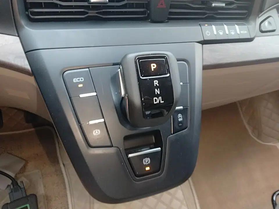 Ford Tourneo Custom 2023 2.0T Automatic Comfort Edition — миниатюра 17
