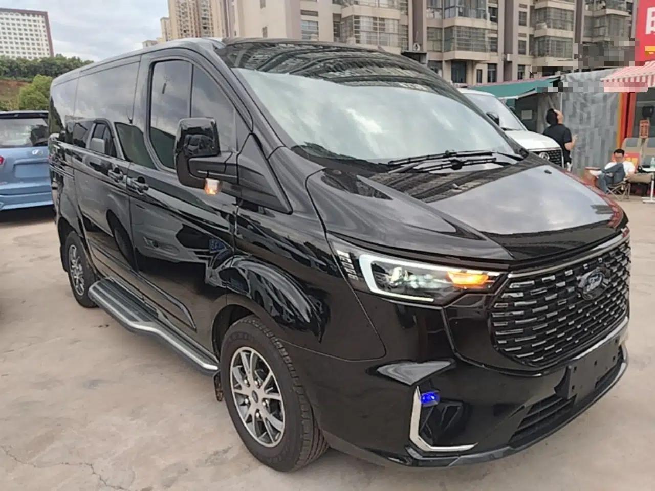 Ford Tourneo Custom 2023 2.0T Automatic Comfort Edition — миниатюра 3