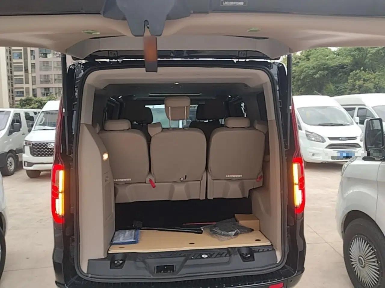 Ford Tourneo Custom 2023 2.0T Automatic Comfort Edition — миниатюра 22