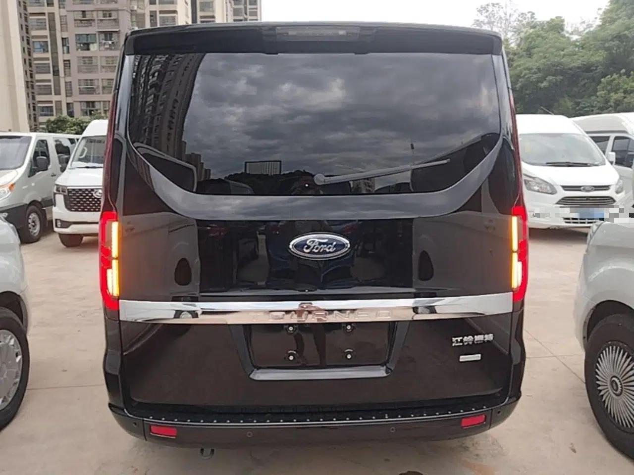 Ford Tourneo Custom 2023 2.0T Automatic Comfort Edition — миниатюра 5