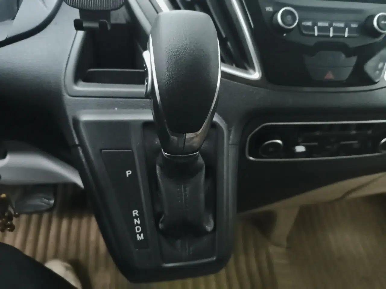 Ford Tourneo Custom 2017 2.0T Automatic Elite Version — миниатюра 15