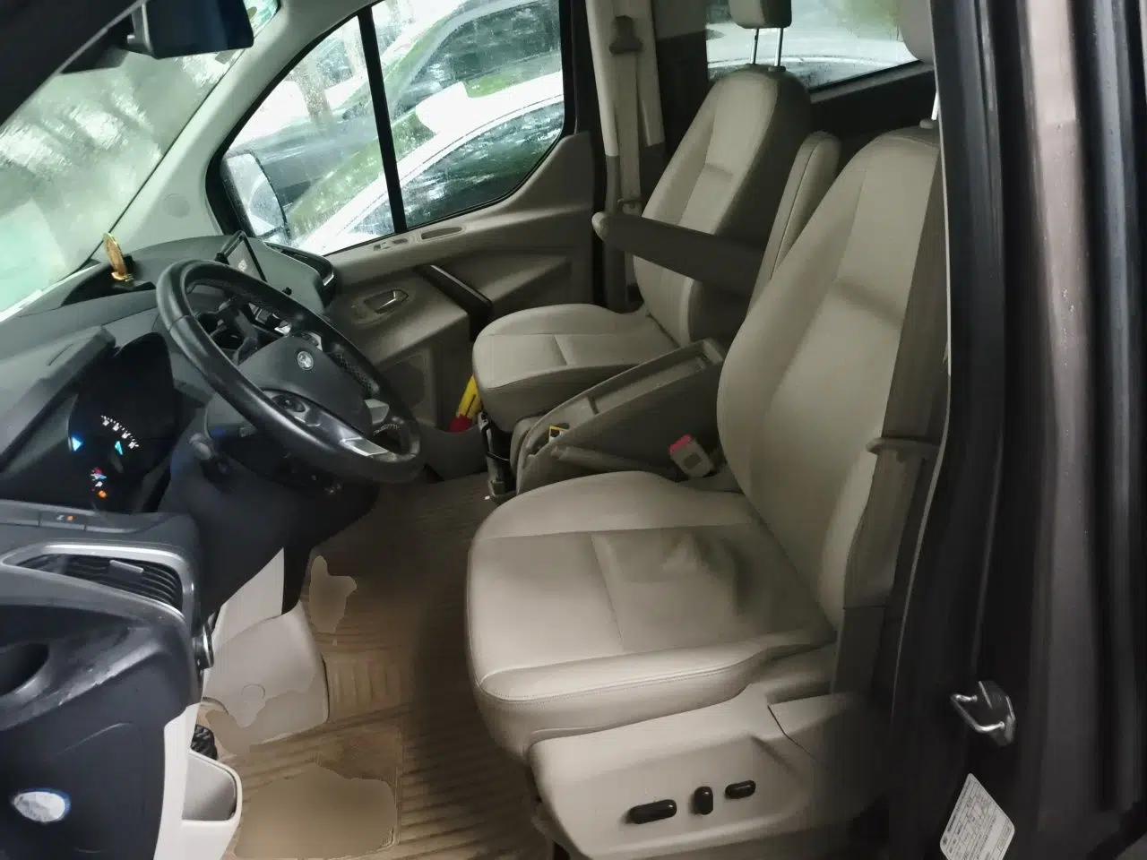 Ford Tourneo Custom 2017 2.0T Automatic Elite Version — миниатюра 16