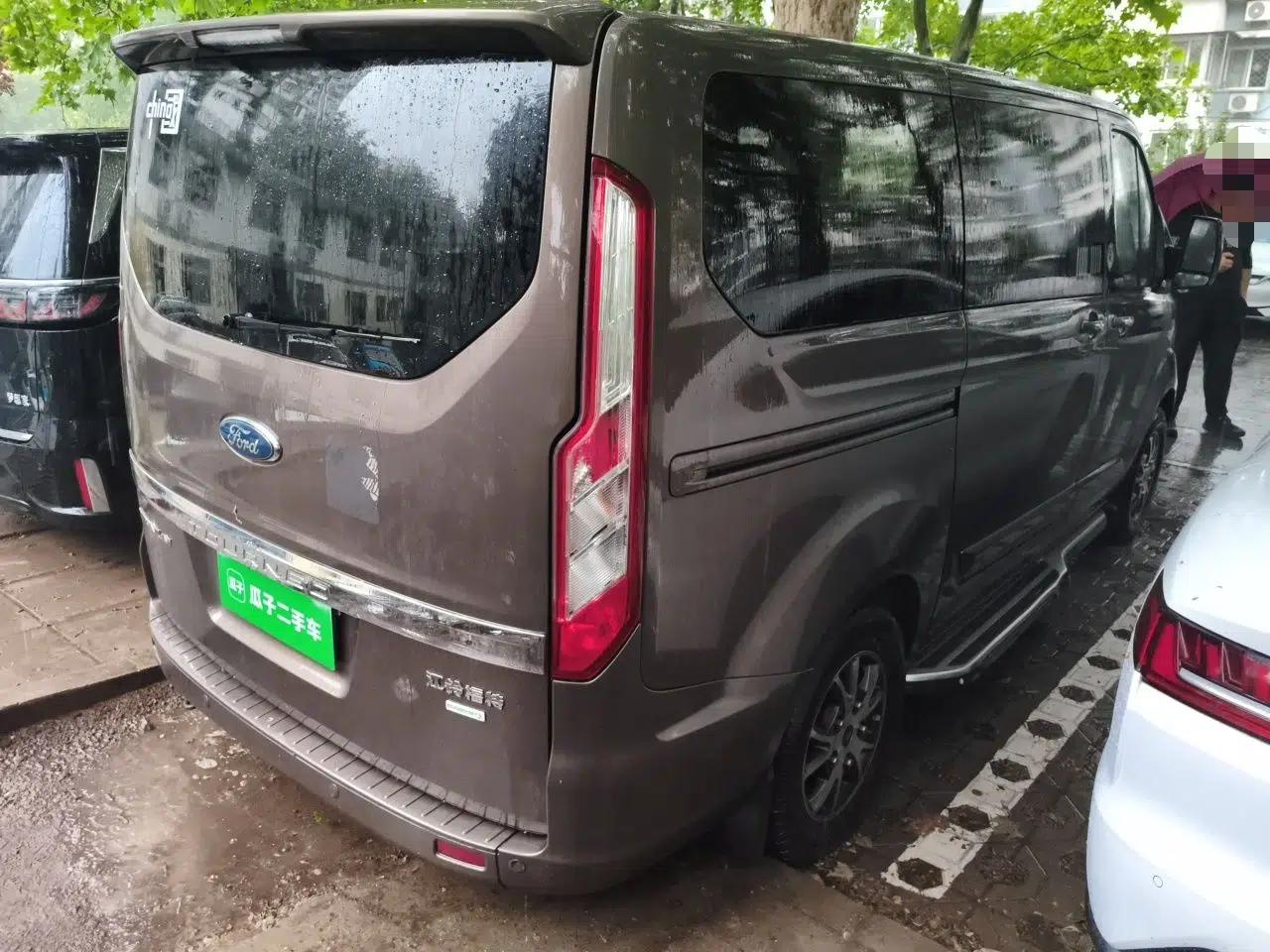Ford Tourneo Custom 2017 2.0T Automatic Elite Version — миниатюра 6