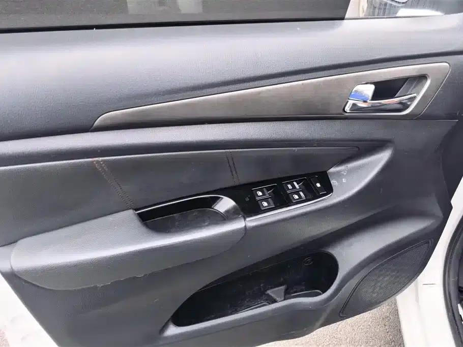 Changan Oushang A600 2016 1.5L Manual Deluxe 6-Seater — миниатюра 7