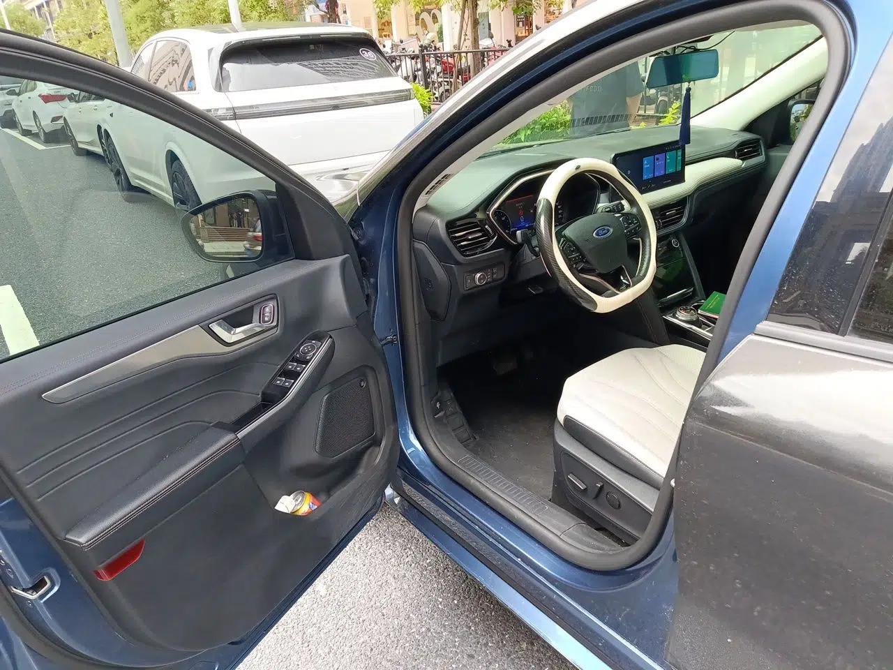Ford Escape New Energy 2021 PHEV model — миниатюра 17