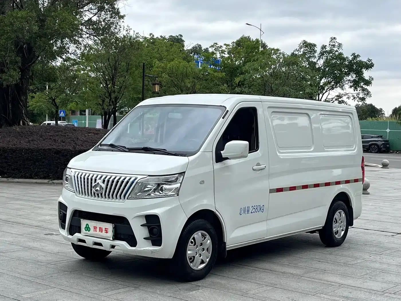 Changan Ruixing EM60 2022 Pure Electric Van, Model 4498, Length, Flat Top, Hatchback Door, 2 Seats, 60kW, 41.86kWh — миниатюра 1