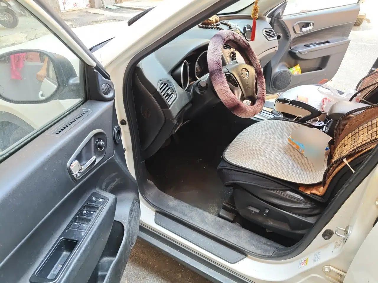 GAC Trumpchi GS5 2013 2.0L Automatic Two-Wheel Drive Light Interior Special Edition — миниатюра 17
