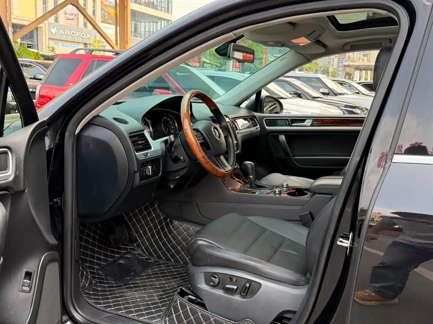 Touareg 2011 3.0TDI Diesel Comfort Model — миниатюра 4