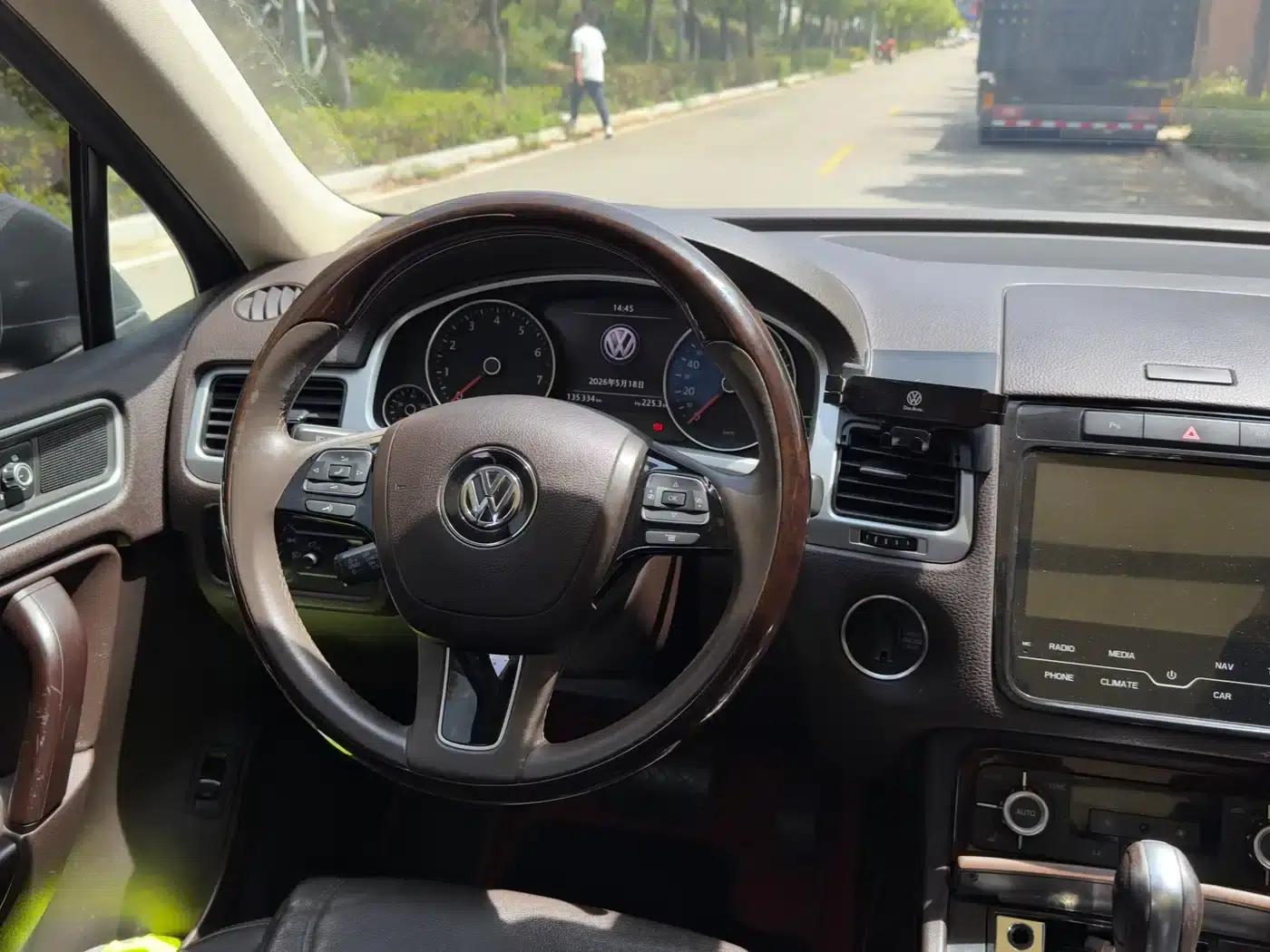 2011 Touareg 3.0TSI Standard Edition — миниатюра 6