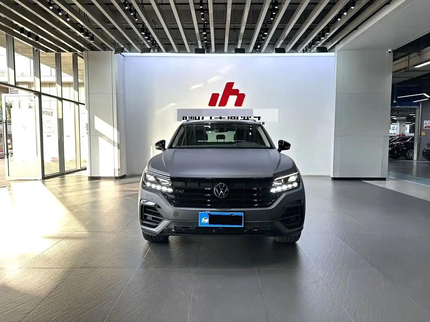 2023 Touareg 3.0TSI Sport Edition with Volcanic Rock Paint — миниатюра 2
