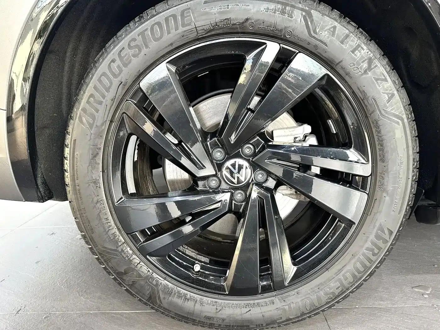 2023 Touareg 3.0TSI Sport Edition with Volcanic Rock Paint — миниатюра 4