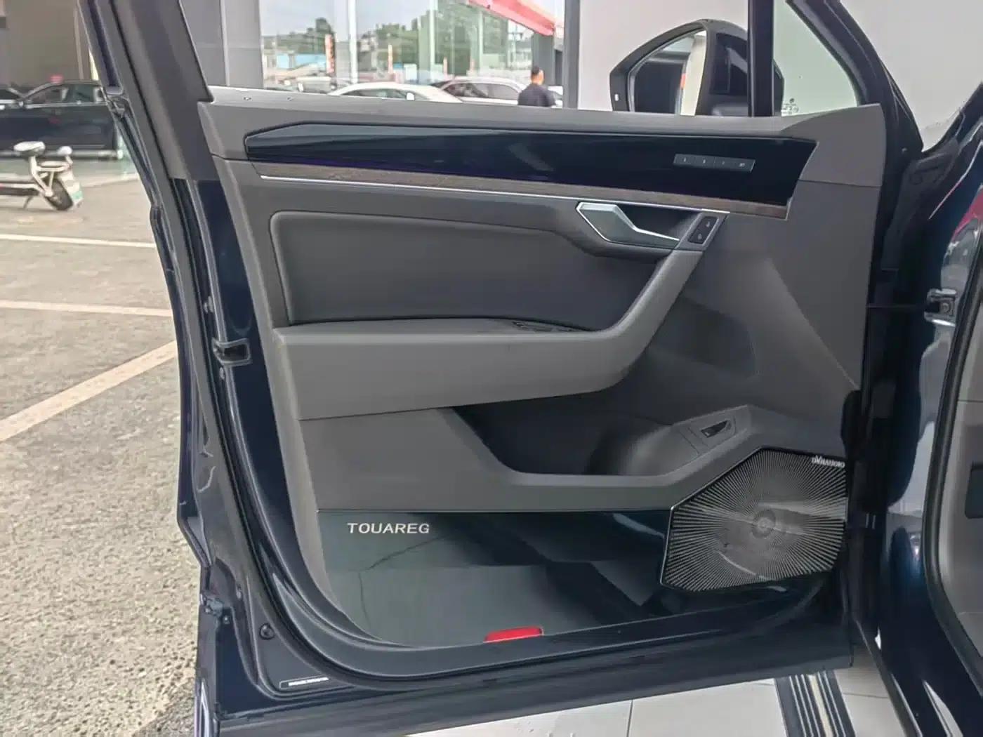 2023 Volkswagen Touareg 3.0TSI R-Line, Obsidian Black Sport Package — миниатюра 7