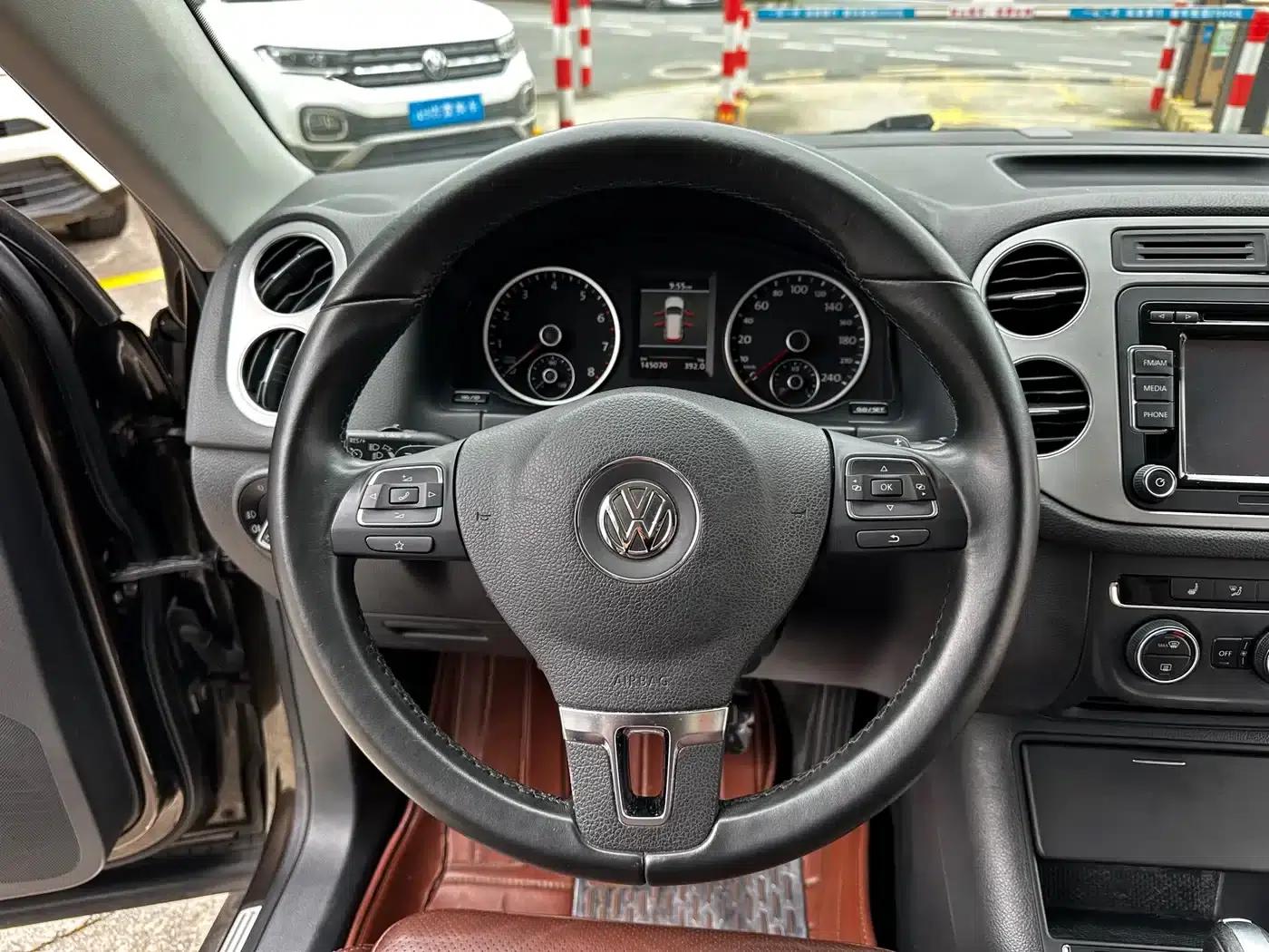 Tiguan 2013 1.8TSI Automatic 4WD Luxury — миниатюра 16