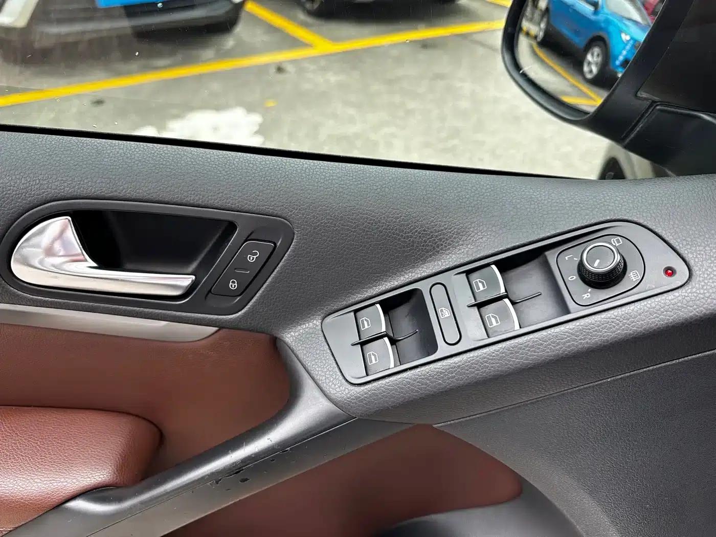 Tiguan 2013 1.8TSI Automatic 4WD Luxury — миниатюра 17