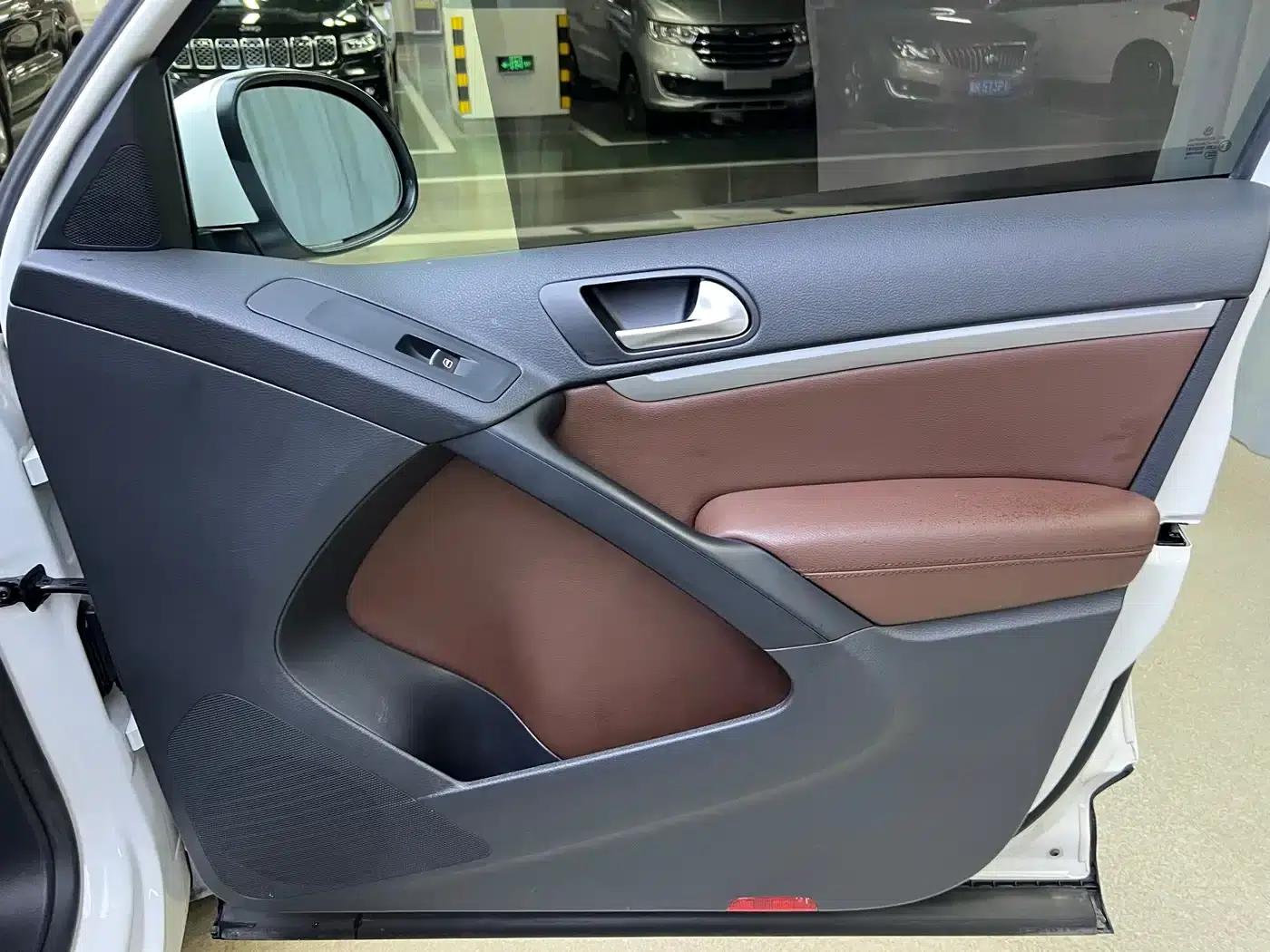 Tiguan 2013 1.8TSI Automatic 4WD Luxury — миниатюра 13