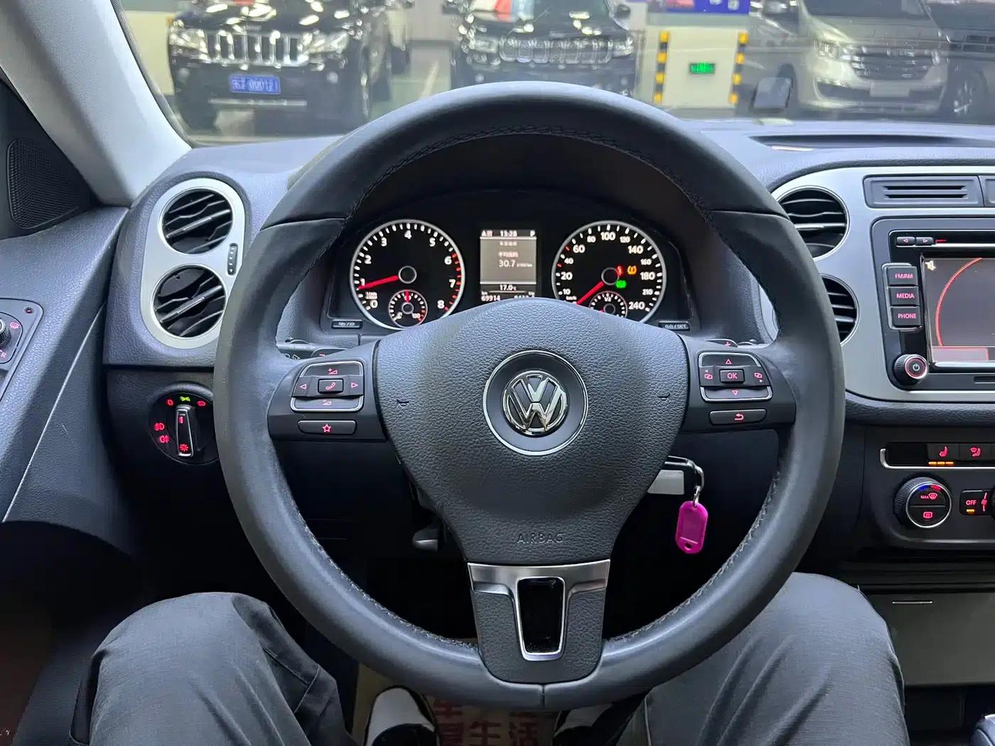 Tiguan 2013 1.8TSI Automatic 4WD Luxury — миниатюра 5