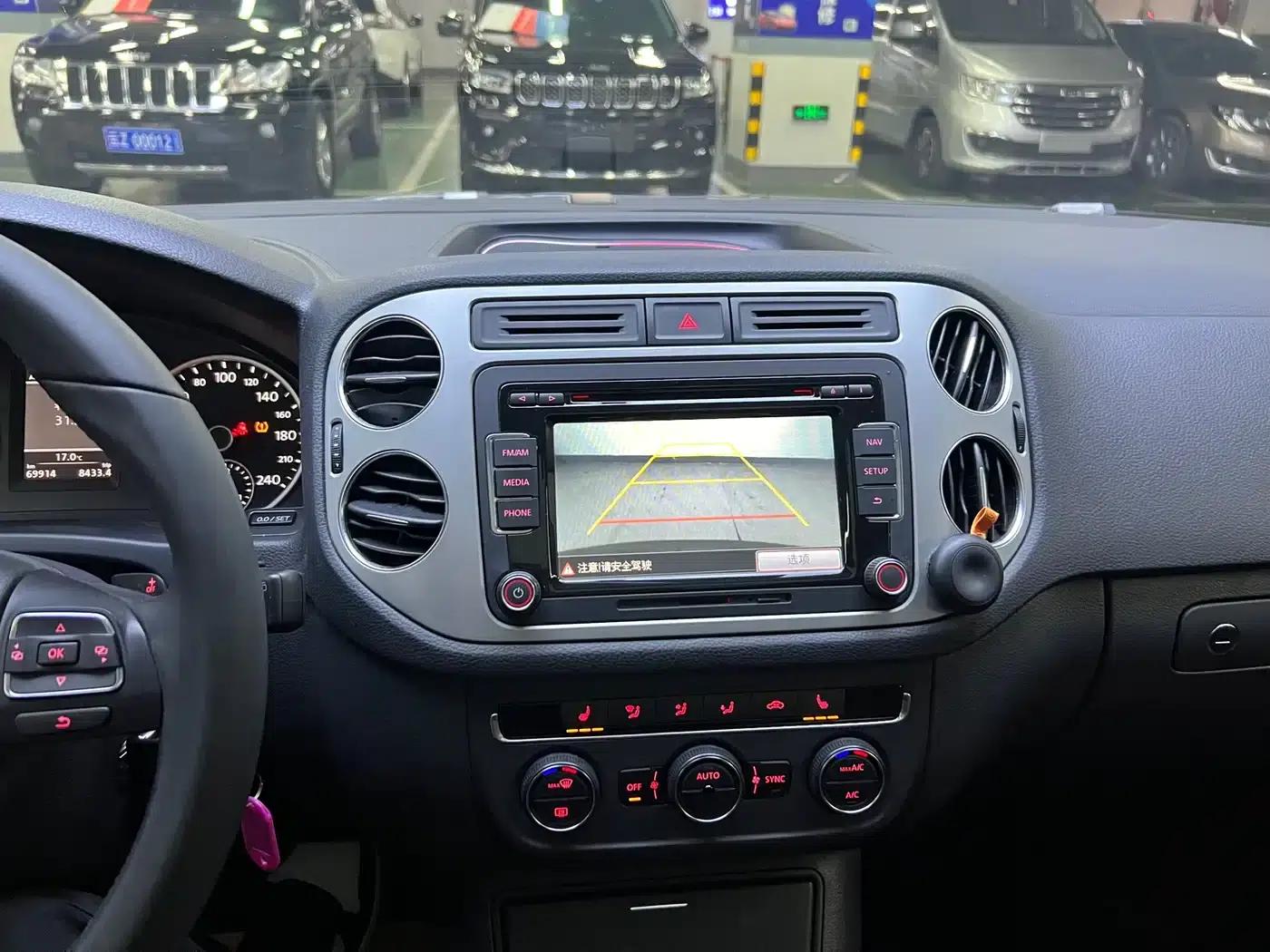 Tiguan 2013 1.8TSI Automatic 4WD Luxury — миниатюра 8
