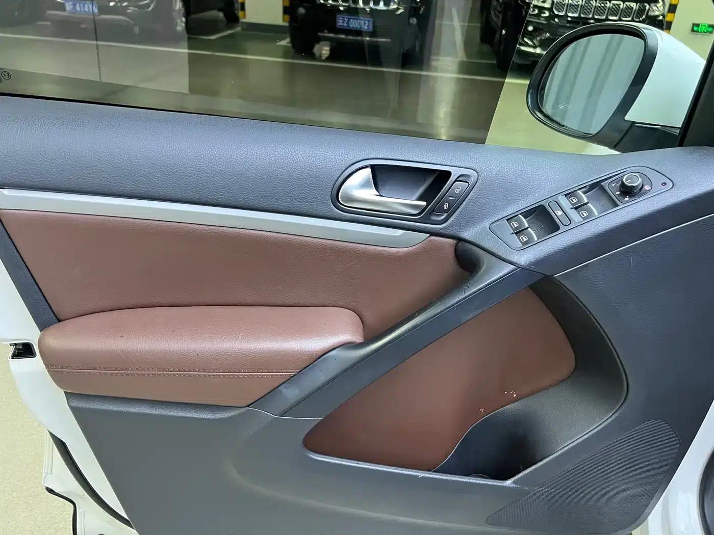 Tiguan 2013 1.8TSI Automatic 4WD Luxury — миниатюра 10