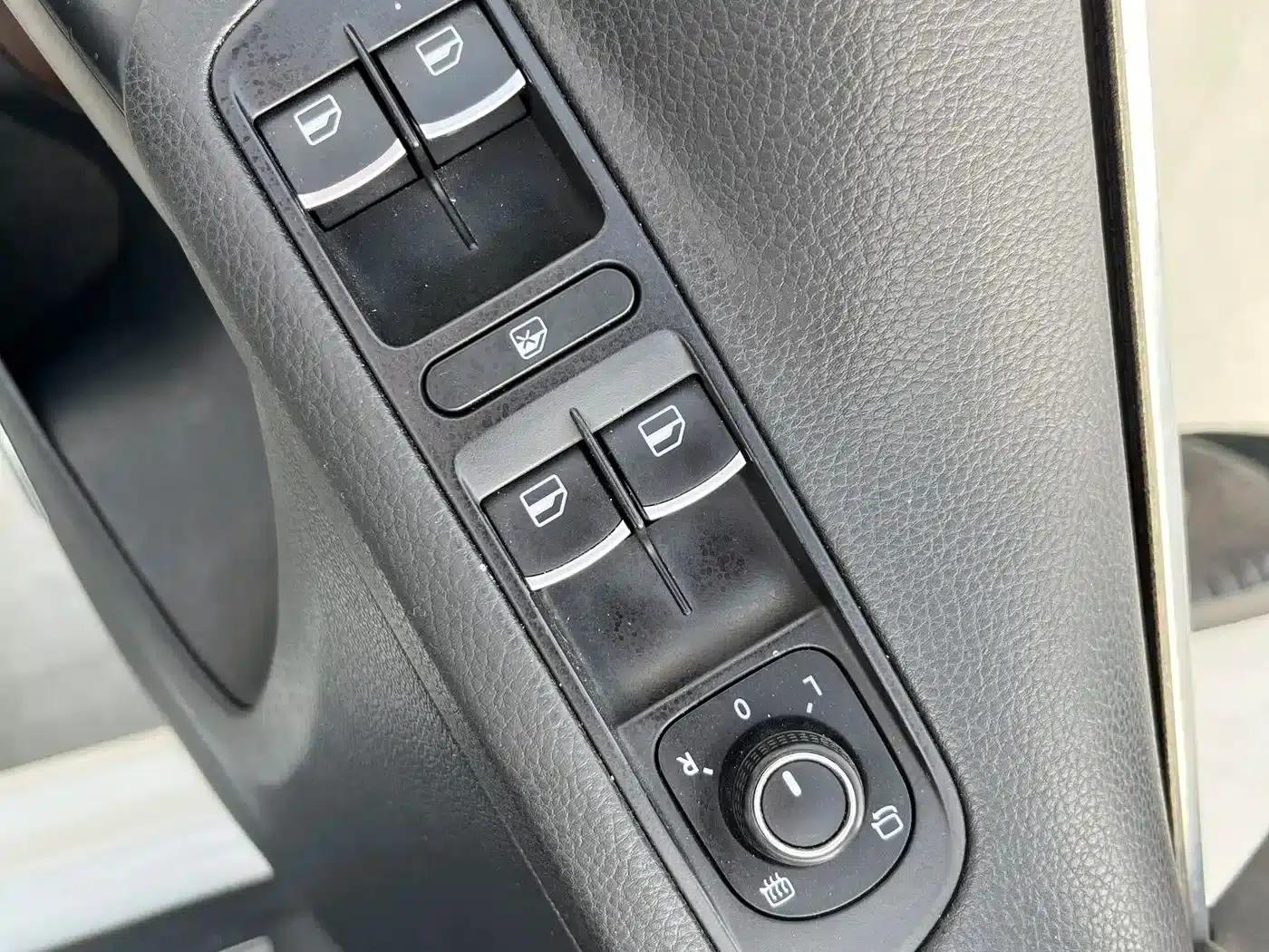 2015 Volkswagen Tiguan 2.0TSI Automatic 4WD Flagship Edition — миниатюра 6