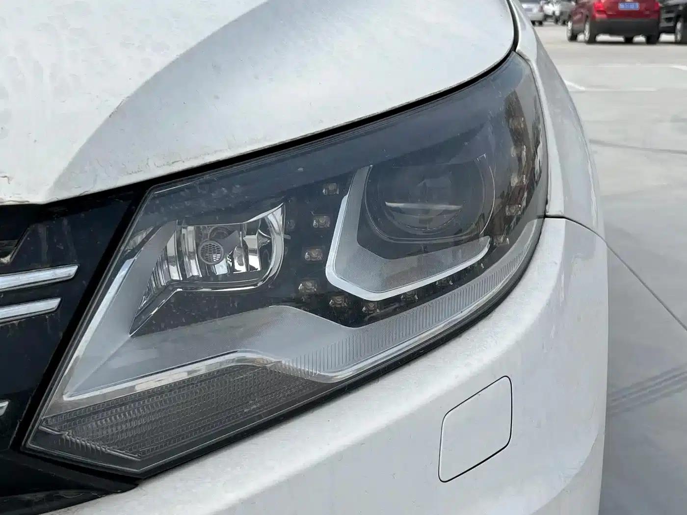 2015 Volkswagen Tiguan 2.0TSI Automatic 4WD Flagship Edition — миниатюра 8