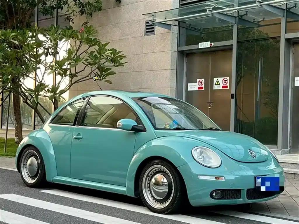 2010 Volkswagen Beetle 1.8T BlackOrange Luxury Edition — миниатюра 2