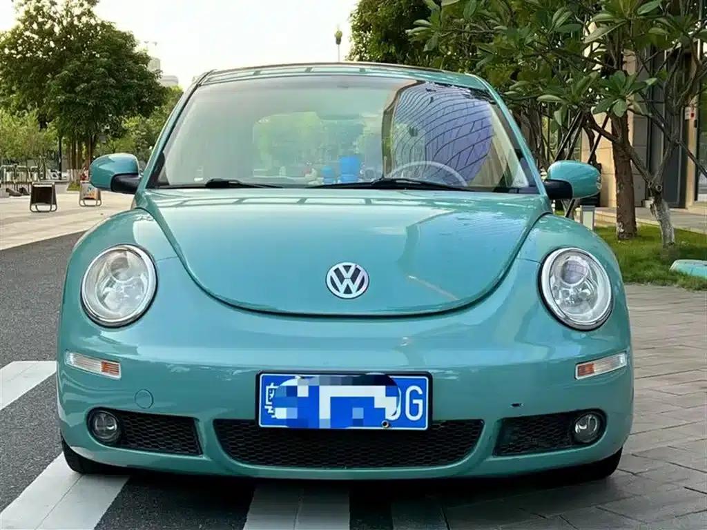 2010 Volkswagen Beetle 1.8T BlackOrange Luxury Edition — миниатюра 3
