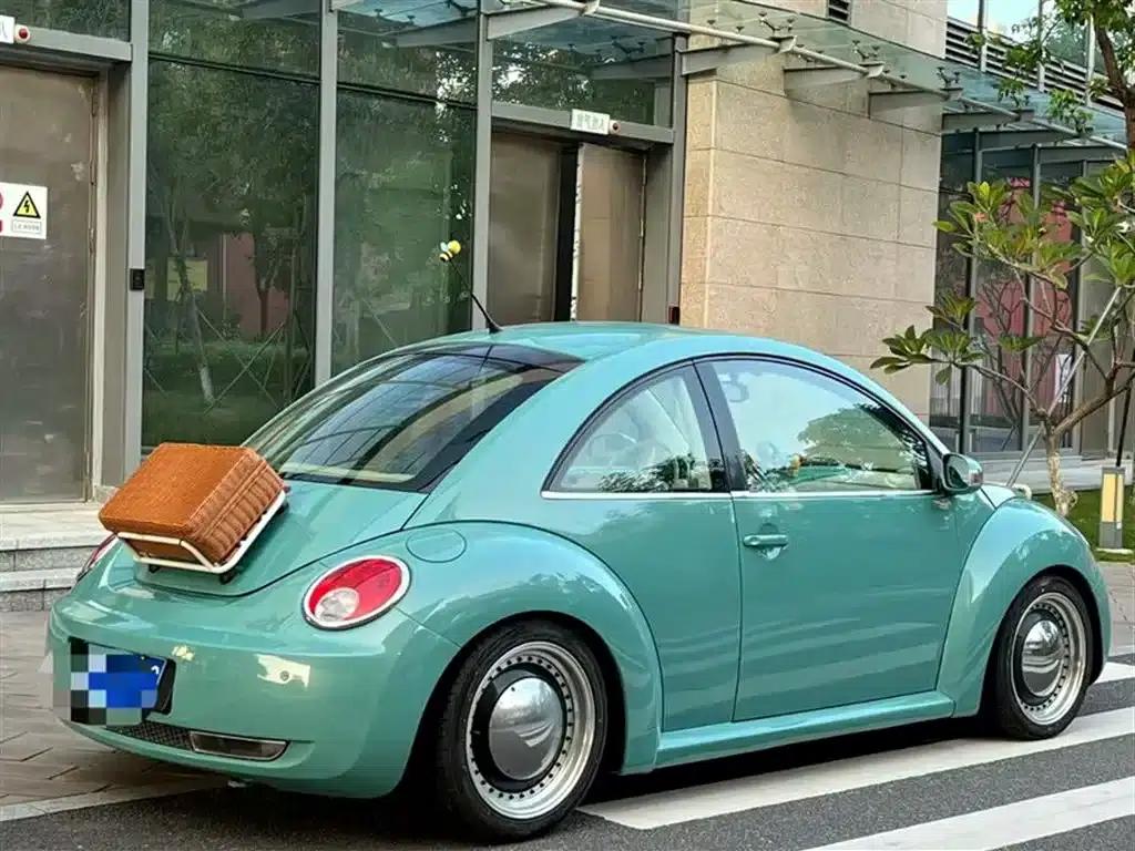 2010 Volkswagen Beetle 1.8T BlackOrange Luxury Edition — миниатюра 8