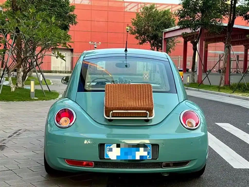 2010 Volkswagen Beetle 1.8T BlackOrange Luxury Edition — миниатюра 9
