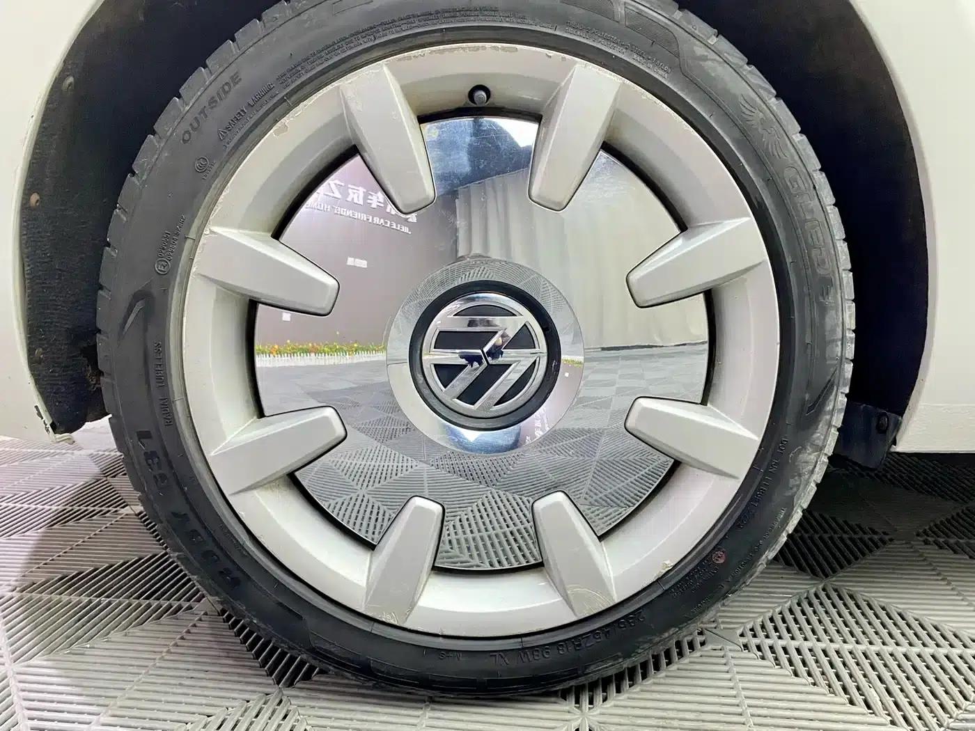 2013 Volkswagen Beetle 1.4TSI Fender Rock Edition — миниатюра 17