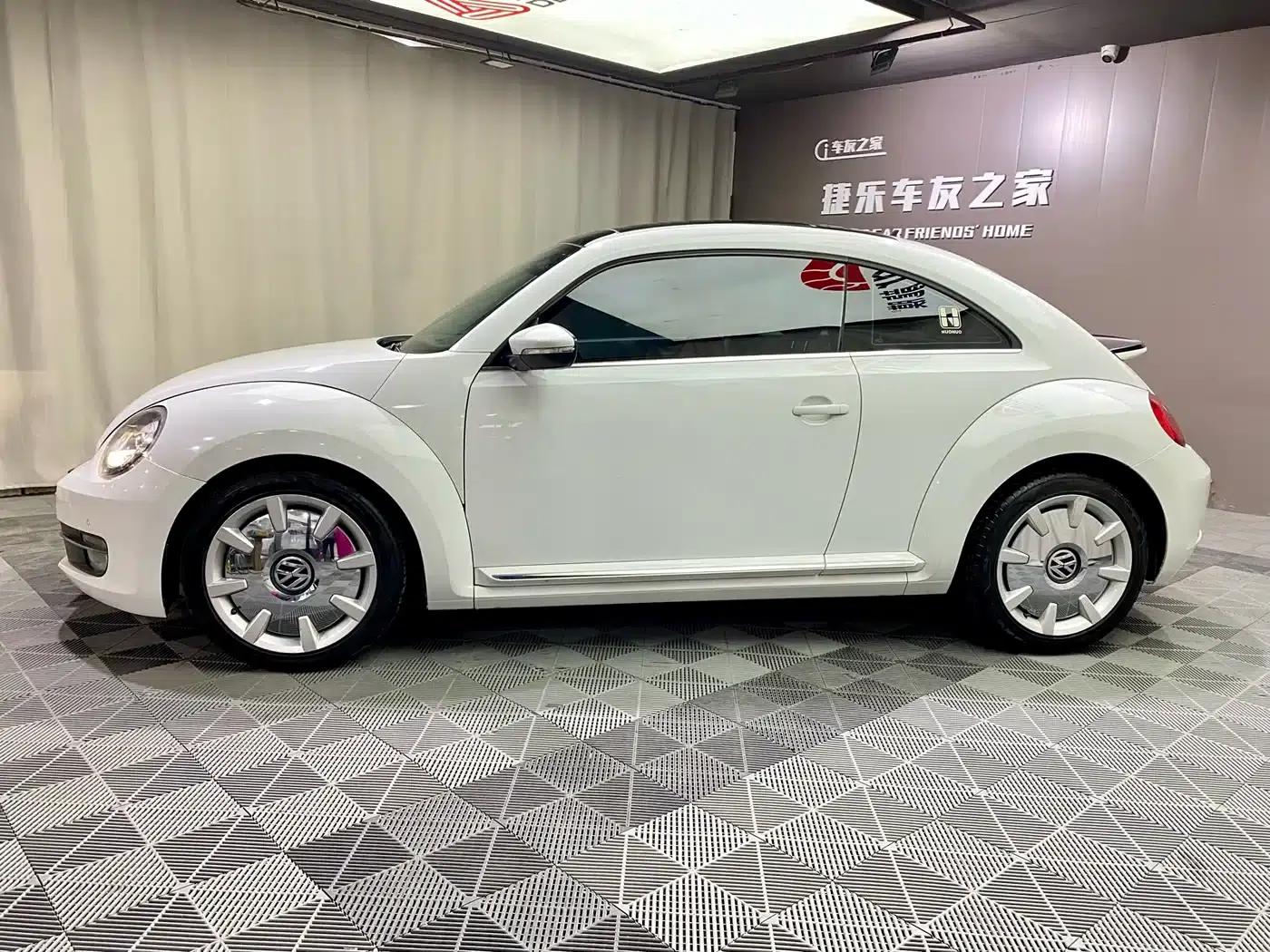2013 Volkswagen Beetle 1.4TSI Fender Rock Edition — миниатюра 4
