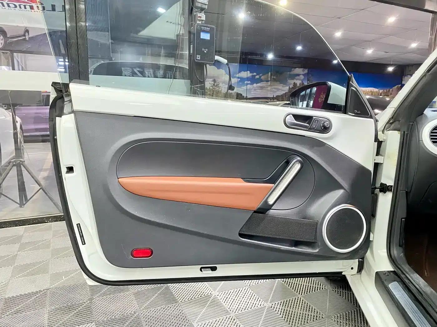 2013 Volkswagen Beetle 1.4TSI Fender Rock Edition — миниатюра 8
