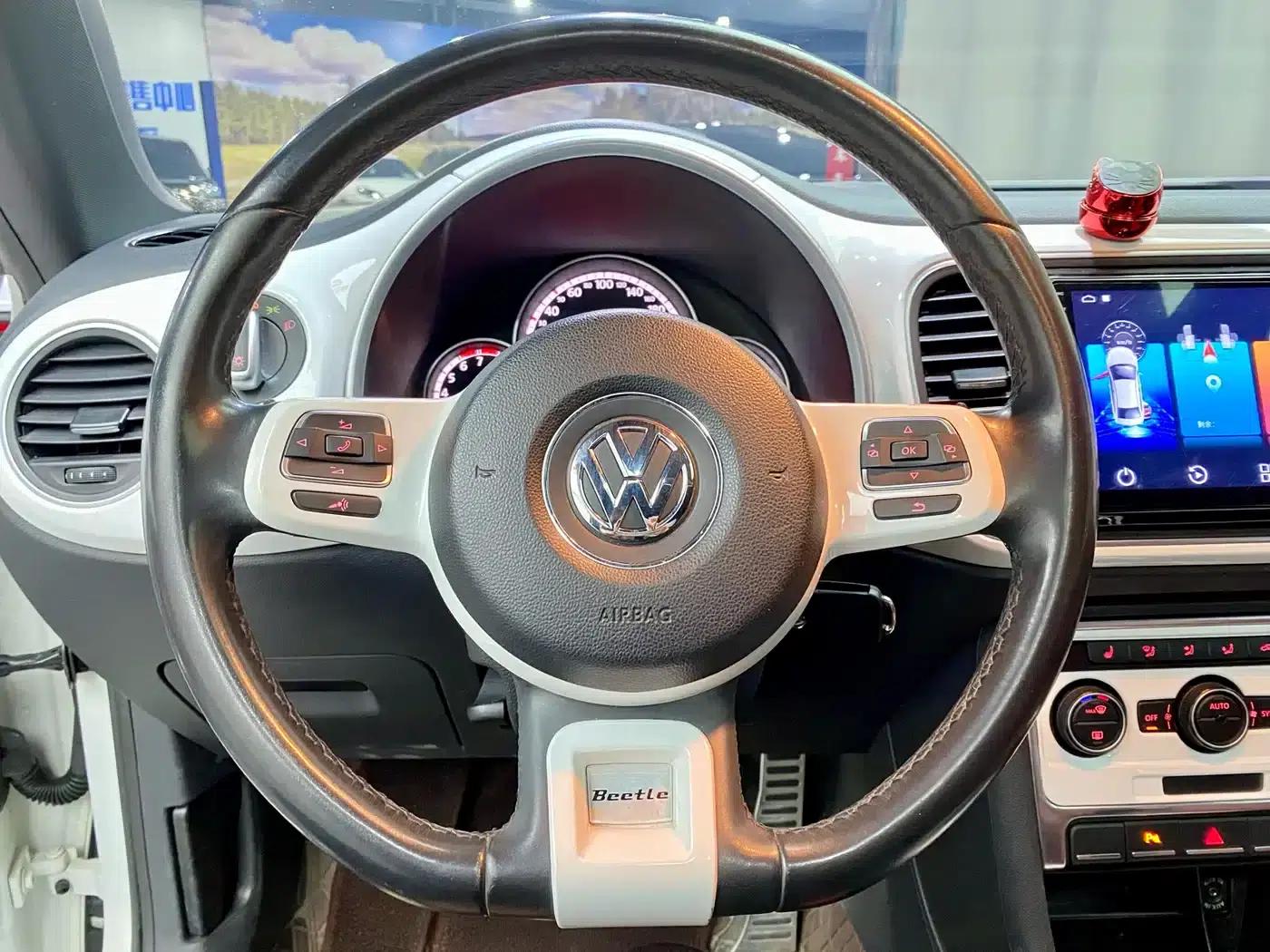2013 Volkswagen Beetle 1.4TSI Fender Rock Edition — миниатюра 9