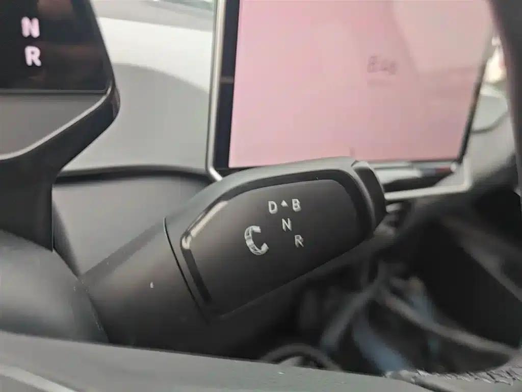 Volkswagen ID.3 2024 Outstanding Edition — миниатюра 14