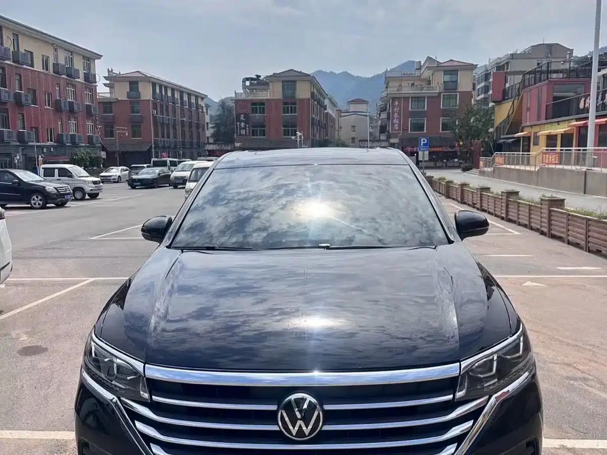 Viloran 2023 330TSI Luxury Edition — миниатюра 2
