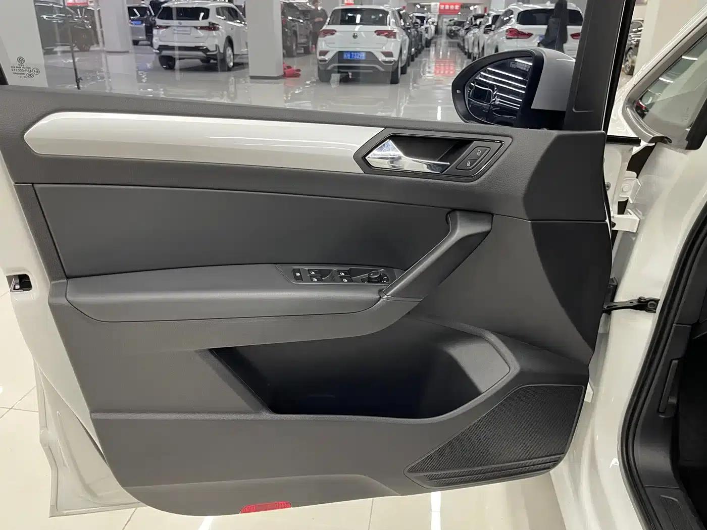 2021 Touran L 280TSI DSG Fashion Edition 7-seater — миниатюра 8