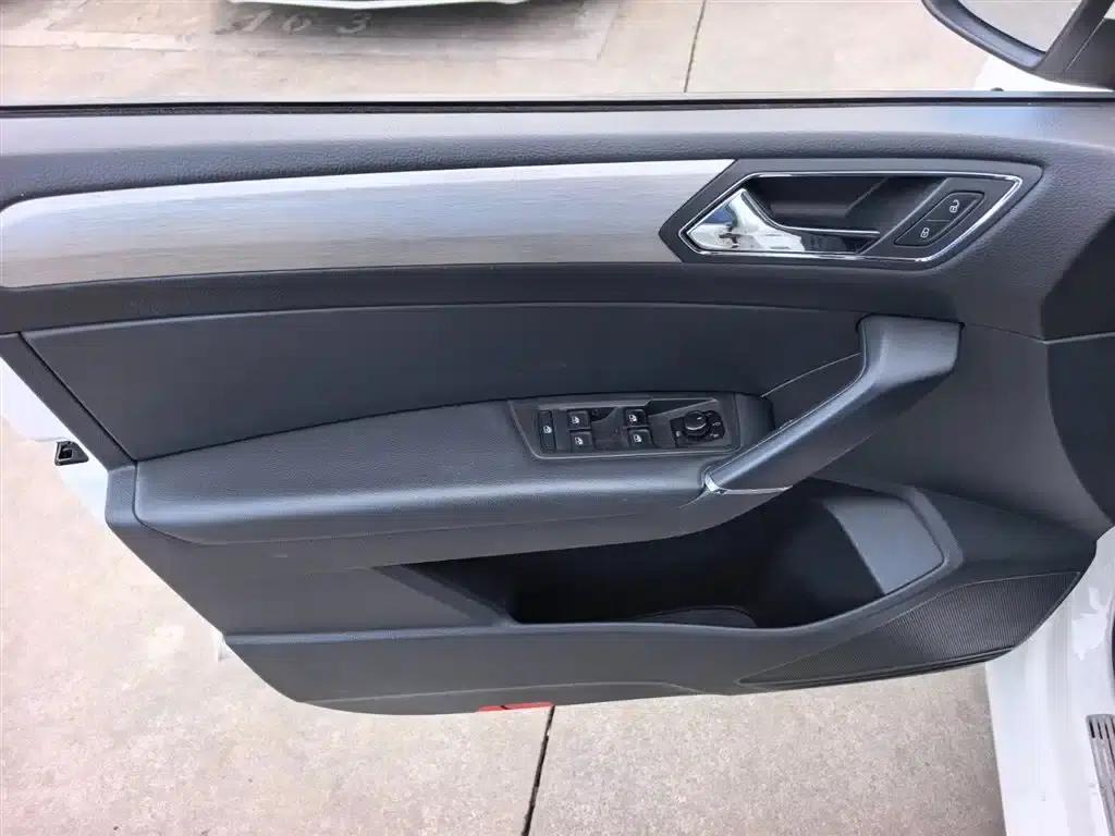 2016 Touran L 280TSI DSG Comfort Edition — миниатюра 10